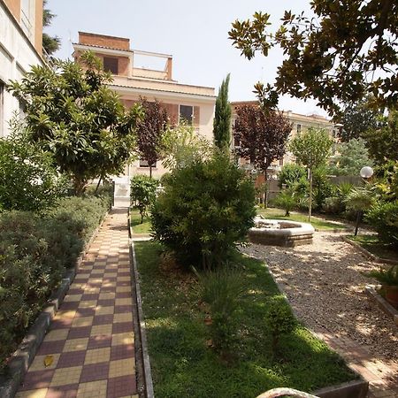 Casa Per Ferie Margherita Diomira Hotel Rome Exterior photo