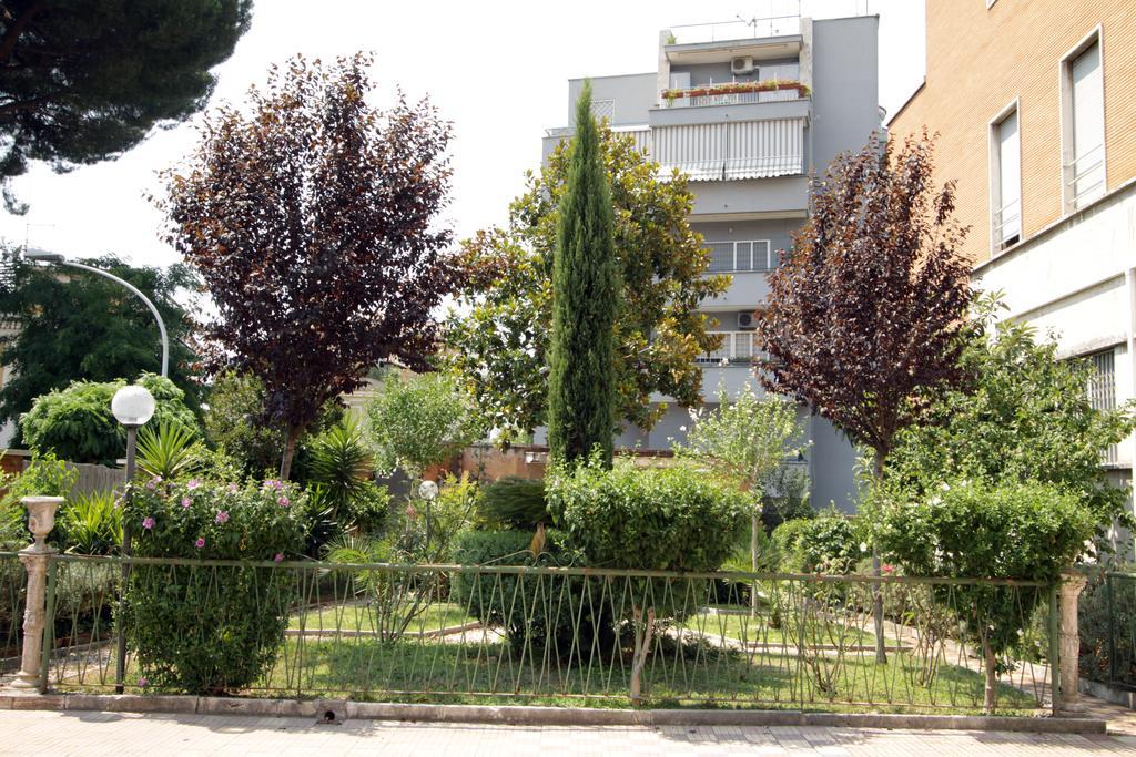 Casa Per Ferie Margherita Diomira Hotel Rome Exterior photo