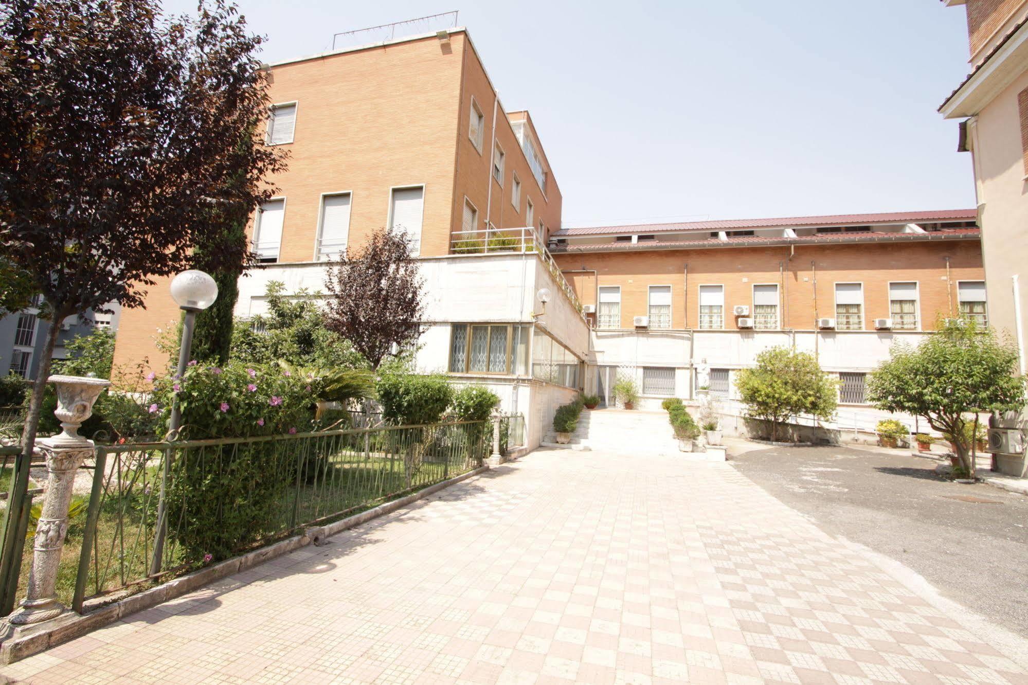 Casa Per Ferie Margherita Diomira Hotel Rome Exterior photo